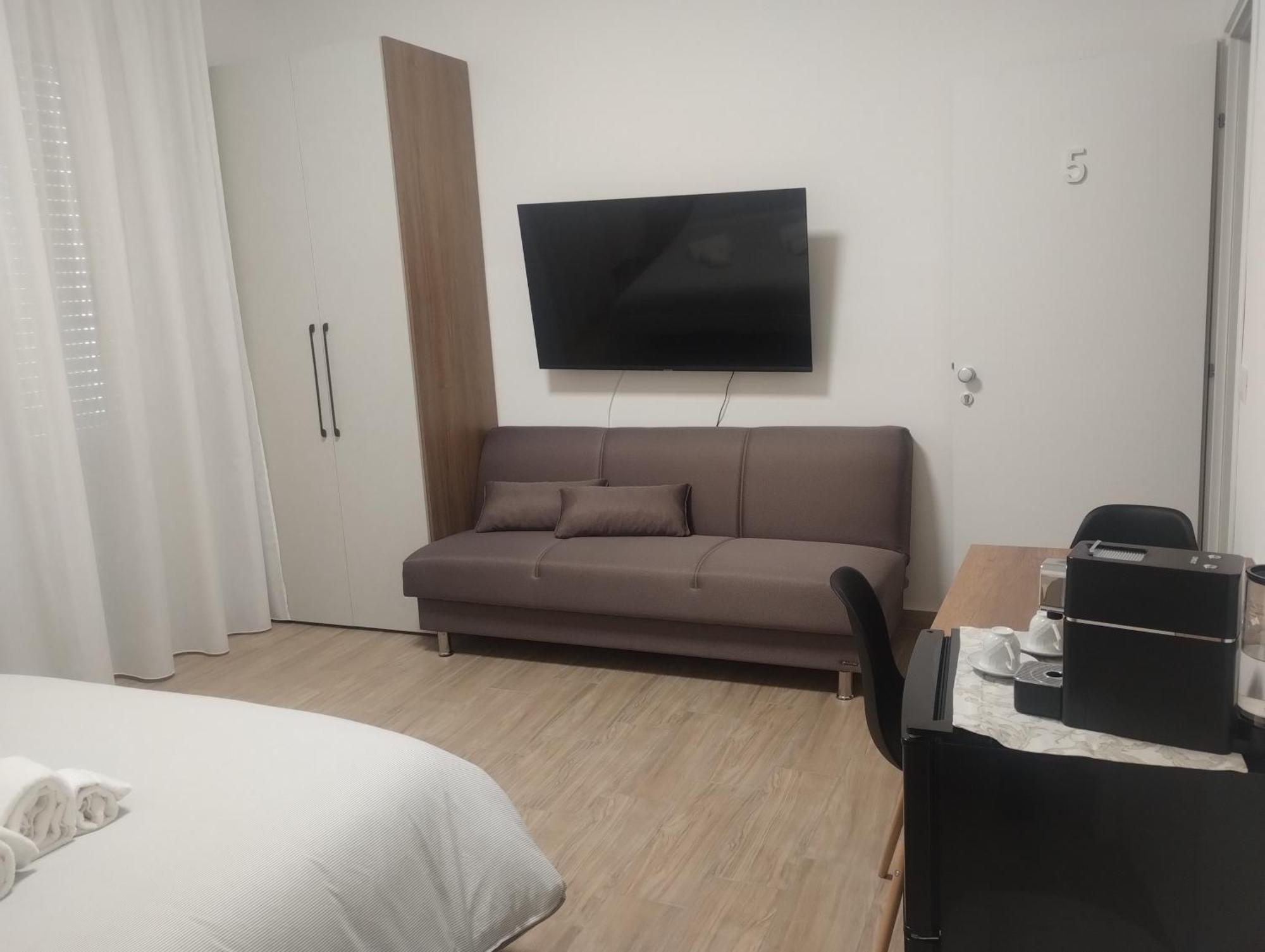 Apartment Live & *